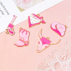 Rosa Western-Cowboy-Emaille-Anhänger Für Die Schmuckherstellung Legierung Cowboyhut Stiefel Revolver Kuhschädel Stern-Bandana-Anhänger DIY-Zubehör