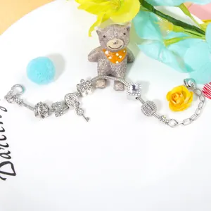 Pulsera de cadena de serpiente plateada con dijes florales y colgante de corazón