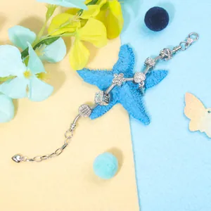 Pulsera de cuentas plateadas DIY con flores huecas, dijes de corazón y un carruaje