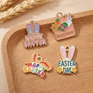 Detalle de 4 dijes esmaltados de conejo y huevo de Pascua para hacer joyas de bricolaje