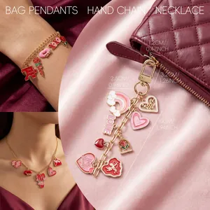 Ensemble porte-clés et bijoux avec breloques cœur et rose en émail doré romantique