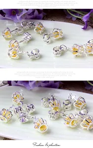Detalle de cuenta de corona hueca con circonita amarilla para joyas y pulseras de DIY