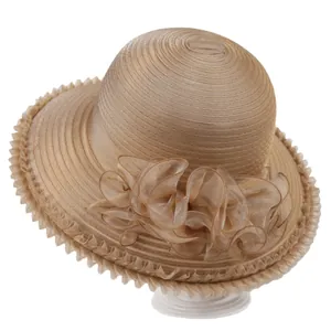 Chapeau de soleil élégant en organza champagne avec grande fleur et large bord plissé