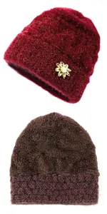 Detalle de textura de gorros de punto gruesos de invierno para ancianas en tinto y marrón