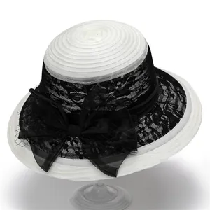 Chapeau de soleil élégant pour femme avec dentelle noire fleurie et grand nœud chic