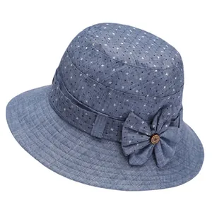 Chapeau de soleil bleu pour femme en denim avec motifs d'étoiles et un nœud