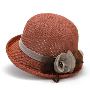 Chapeau de soleil en paille terre cuite pour femme avec ruban velours et fleur en maille