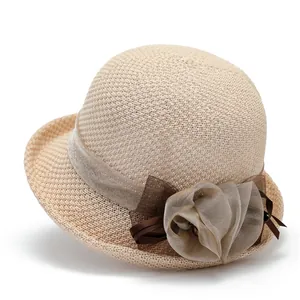 Chapeau de soleil élégant en paille beige pour femme avec fleur en tulle et ruban