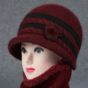 Conjunto de gorro de punto con flores rojo vino y bufanda con forro polar grueso