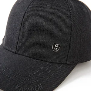 Casquette de baseball noire classique pour hommes avec logo métallique et coton sergé durable