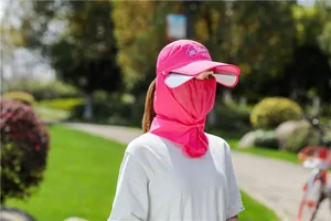 Rosa Sonnenhut mit integrierter Gesichtsmaske und Nackenschutz für vollen UV-Schutz