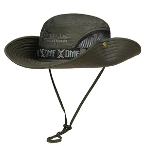 Dettaglio del pannello in mesh traspirante e tessuto ad alta densità del cappello
