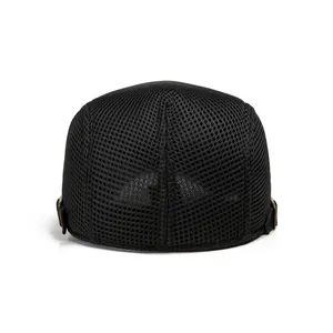 Gorra plana transpirable de malla negra para hombre con hebilla de metal ajustable