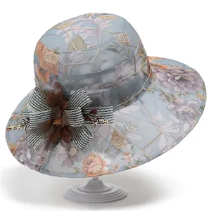 Cappello da sole floreale per donna con ricamo dorato e fiocco decorativo laterale
