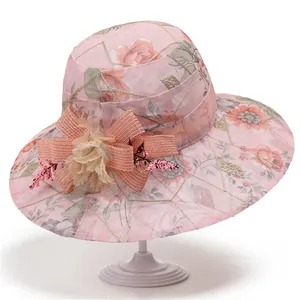 Elegante cappello da sole da donna rosa a fiori con fiocco grande per l'estate e esterno