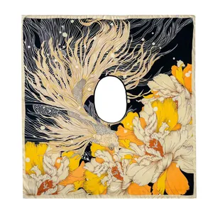 Écharpe poncho en soie noire ornée de motifs de poissons rouges et de pivoines orange