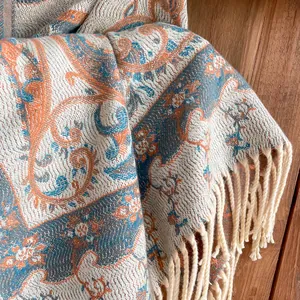 Châle imprimé cachemire avec pompons décoratifs et une texture tissée épaisse chaude