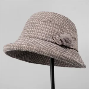 Cappello da Donna Elegante a Quadri in Lana a Secchiello Cappello a Campana Con Sfera di Pelliccia Fiocco Decorativo Autunno Inverno Caldo Retrò per Madre Anziana Nonna