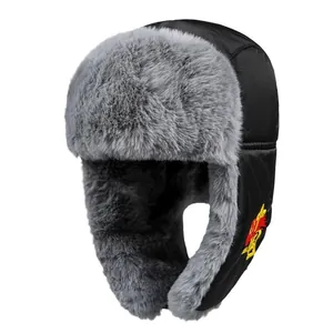 Chapka d'hiver avec coque en nylon noir coupe-vent et doublure en fausse fourrure