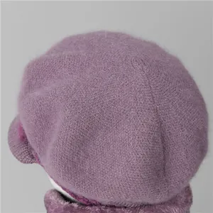 Elegante gorro de invierno de punto morado para mujeres mayores con forro cálido