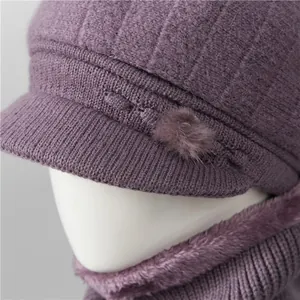 Conjunto de gorro y bufanda de punto térmico morado con pompón para mujer