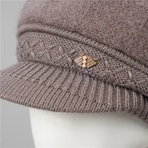 Sombrero de punto de pelo de conejo para mujer en morado con perlas y pedrería
