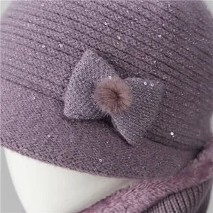 Sombrero de punto de invierno para ancianas con lentejuelas y detalle de lazo en púrpura