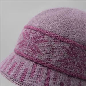 Gorro de invierno de punto violeta para mujer con diseño de copos de nieve y forro polar