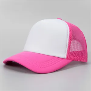 Détail de la casquette trucker rose et blanche pour enfants avec filet arrière respirant