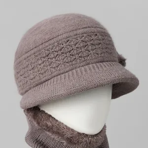 Conjunto de gorro de punto y bufanda para mujer mayor con forro polar cálido