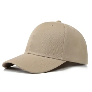 Detailansicht der khakifarbenen Baseballkappe aus Twill-Baumwolle mit 6-Panel-Struktur und Schirm