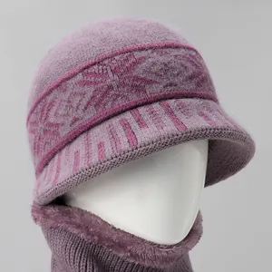 Conjunto de gorro y bufanda de punto para mujer en violeta claro con forro térmico