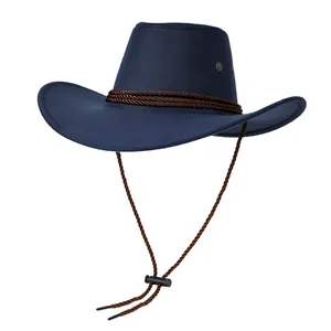 Detalle de sombrero vaquero azul oscuro con banda trenzada y cordón de ajuste lateral