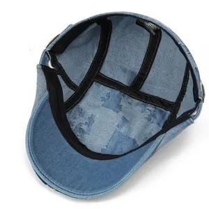 Detailansicht der Denim-Baske mit 100% Baumwolle-Etikett und schwarzem Futter