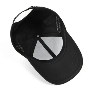 Schwarze atmungsaktive Baseballkappe für Herren mit Laserlöchern und Metallschnalle