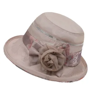 Eleganter Sonnenhut in Altrosa mit Organza-Schleife und großer 3D-Rose für Damen