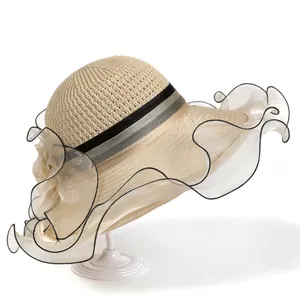 Chapeau de soleil élégant en organza beige pour femmes avec ruban et fleur d'été