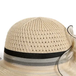 Chapeau de soleil élégant en paille beige pour femme avec maille et ruban floral noir
