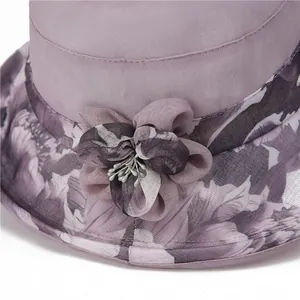 Elegante sombrero de sol de organza lila para mujer con motivo floral y detalle de flor 3D