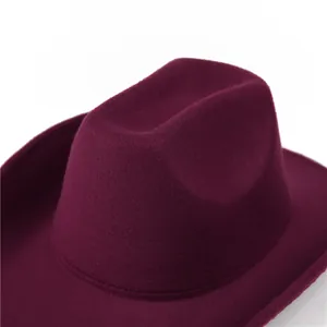 Cappello fedora classico bordeaux in feltro a tesa larga con finitura in lana morbida