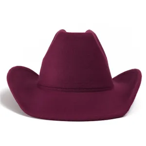 Classico cappello da cowboy in feltro di lana bordeaux a tesa larga con bordi arrotolati