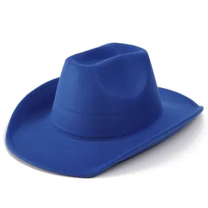 Dettaglio del cappello da cowboy blu reale in feltro di lana con tesa larga e corona concava