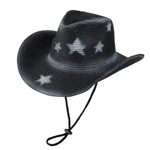 Dettaglio cappello cowboy in paglia nera con stelle bianche e cordino sottogola regolabile