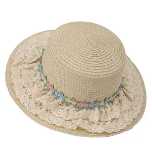 Chapeau de paille Lolita à bord en dentelle avec broderies florales colorées et élégantes