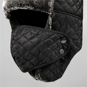 Chapka matelassée noire avec masque facial et doublure en fausse fourrure d'hiver