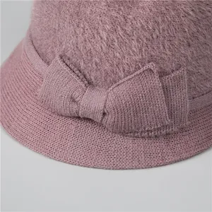 Chapeau cloche d'hiver chaud pour femmes âgées en vieux rose avec nœud élégant