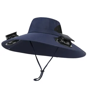 Detalle de sombrero para el sol de ala ancha con ventiladores solares duales integrados al aire libre