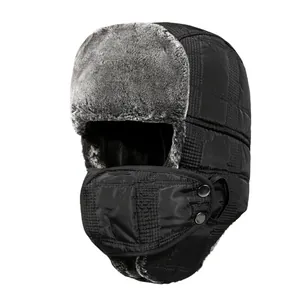 Winter-Uschanka mit schwarzer Steppung, grauem Kunstpelzbesatz und abnehmbarer Maske