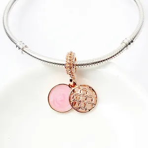 Sternenhimmel-Anhänger mit rosa Emaille und Roségold-Hohlmuster auf Schlangenkette