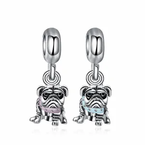 Charmants pendentifs bouledogue pour bracelets avec colliers en émail rose et bleu